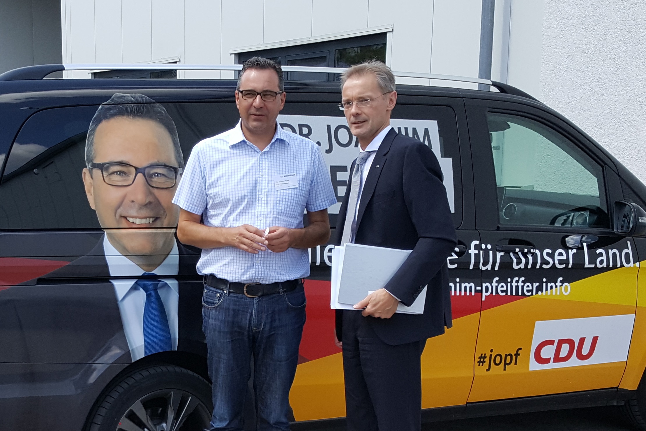 dr._joachim_pfeiffer_besucht_bahmueller_in_pluederhausen.jpg